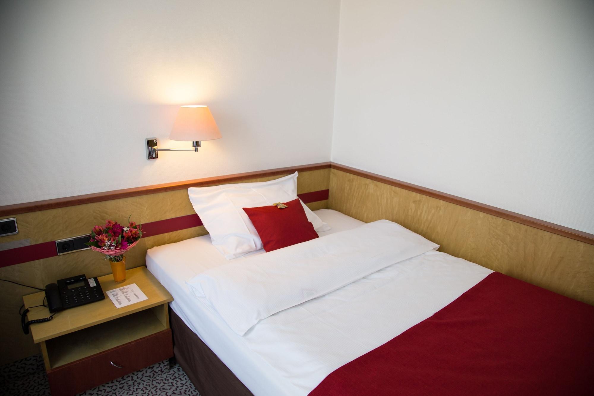 Leomar Hotel Ulm Exterior photo