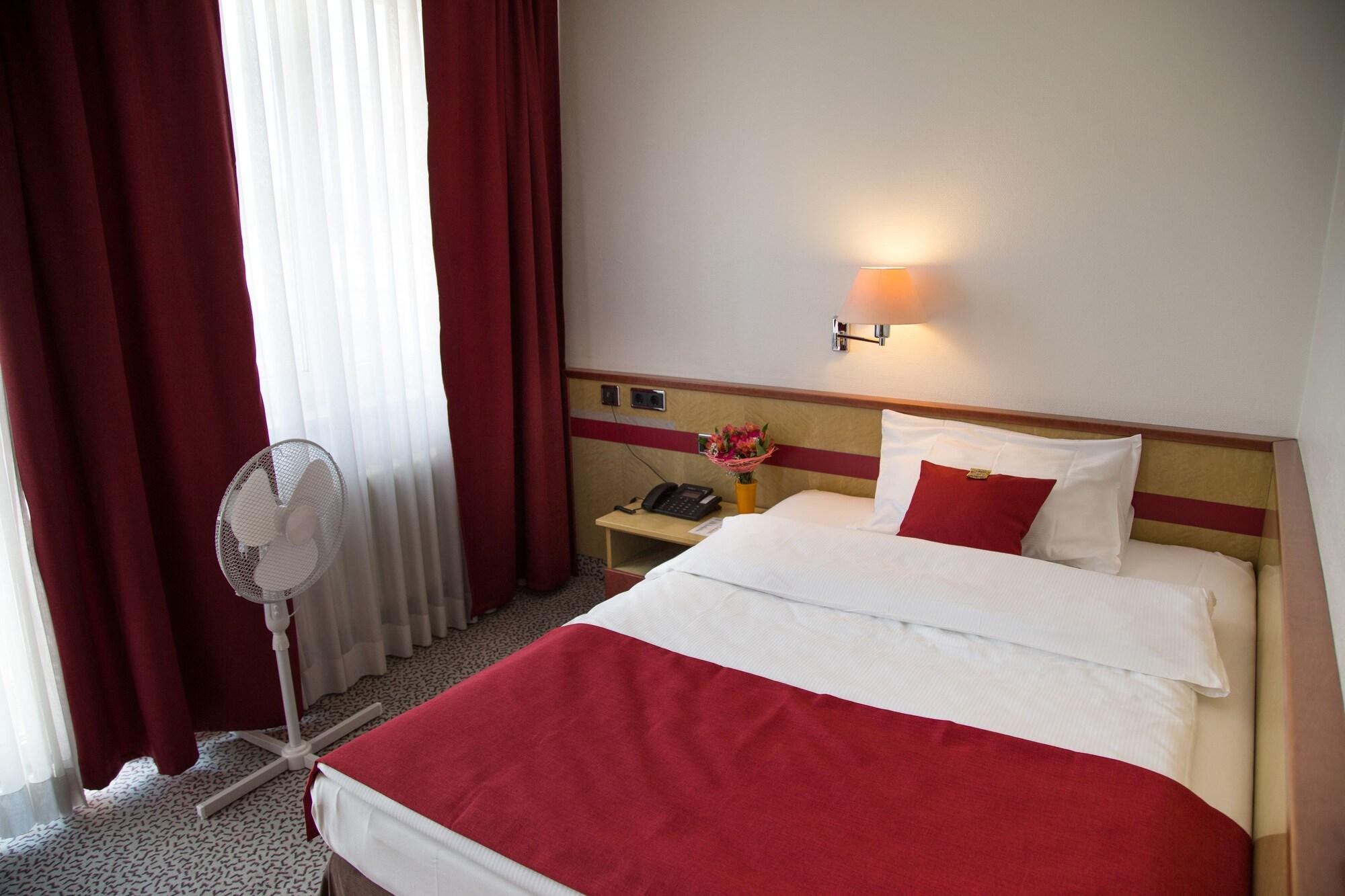 Leomar Hotel Ulm Exterior photo