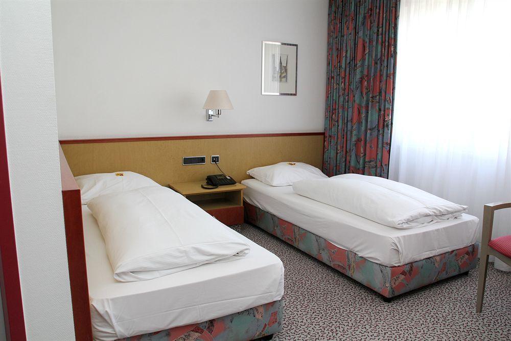 Leomar Hotel Ulm Exterior photo