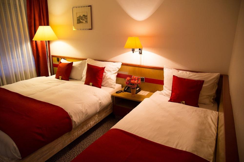 Leomar Hotel Ulm Exterior photo